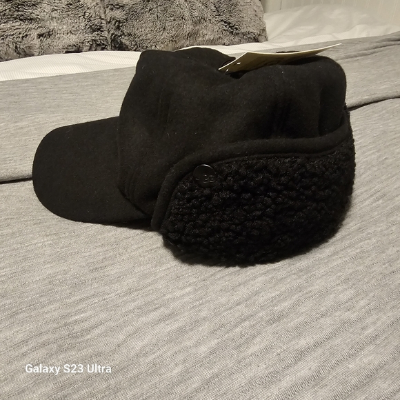Ugg cap/hat - Picture 4 of 5